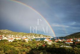 Izvrsna prilika, kuća u Vinišćima!!!, Marina, Maison