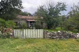 Predivna kamena kuća na lijepoj poziciji i velikoj okućnici., Casa