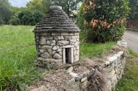 Predivna kamena kuća na lijepoj poziciji i velikoj okućnici., Kuća