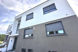 POREČ novogradnja sa bazenom, Poreč, Apartamento