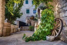 Dragulj u srcu stare jezgre Šibenika!!, Šibenik, Casa