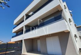 Penthouse 3S+DB +krovna terasa 126 m2 netto, Sukošan, Διαμέρισμα