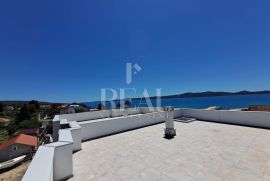 Penthouse 3S+DB +krovna terasa 126 m2 netto, Sukošan, Appartment