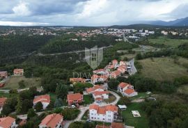 Prostrana kuća u predgrađu Labina, Labin, Haus