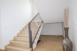 Stan s vrtom i garažom na mirnoj lokaciji, Rovinj, Appartement