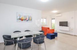 Stan s vrtom i garažom na mirnoj lokaciji, Rovinj, Apartamento