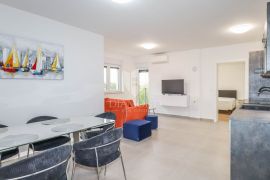 Stan s vrtom i garažom na mirnoj lokaciji, Rovinj, Apartamento