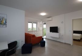 Stan s vrtom i garažom na mirnoj lokaciji, Rovinj, Appartement