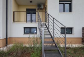 Stan s vrtom i garažom na mirnoj lokaciji, Rovinj, Appartement