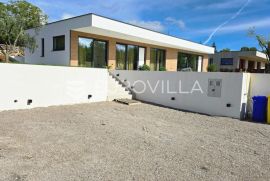 Istra, Labin - moderna samostojeća villa s dva stana i bazenom, NKP 176.15 m2, Labin, Casa