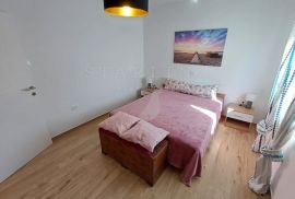 NAJAM, DVOJNA KUĆA, MEDULIN, 2SS+DB, VELIKI VRT, Medulin, House