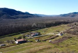 ISTRA, MOTOVUN - Građevinsko zemljište 1970 m2 sa pogledom na Motovun, na osami, Buzet, أرض