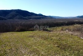 ISTRA, MOTOVUN - Građevinsko zemljište 1970 m2 sa pogledom na Motovun, na osami, Buzet, Земля