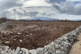 Imotski Lovreć 5499 m2 građevinsko zemljište - uređeno, Lovreć, Terra