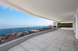 Opatija, penthouse s pogledom na more, krovnom terasom i bazenom, Opatija, Daire