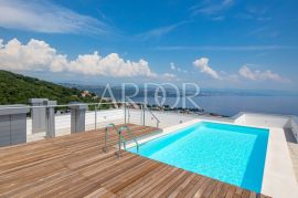 Opatija, penthouse s pogledom na more, krovnom terasom i bazenom, Opatija, Appartment