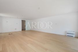 Opatija, Moderan stan s pogledom na more i privatnim vrtom, Opatija, Apartamento