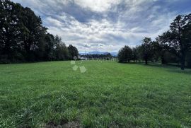 GOSPIĆ-SMILJAN PRODAJE SE ATRAKTIVNO GRAĐEVINSKO ZEMLJIŠTE OD 156400 m2, Gospić - Okolica, Terreno