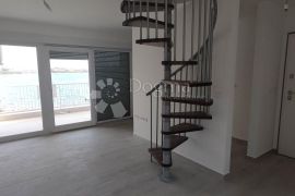 PRILIKA Povljana, Pag - Dvoetažni stan prvi red uz more, Povljana, Appartment