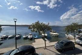 Jadranovo, etaža kuće, PRVI RED DO MORA, Crikvenica, Daire