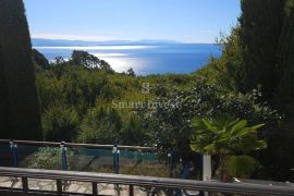 VEPRINAC, dvojna kuća od 105,81 m2 s bazenom i pogledom na more, Opatija - Okolica, Maison