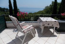 VEPRINAC, dvojna kuća od 105,81 m2 s bazenom i pogledom na more, Opatija - Okolica, House