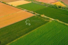 ZEMLJIŠTE STUPNIK - IND. ZONA - 60%-OD PARCELE DO HALE, Stupnik, أرض