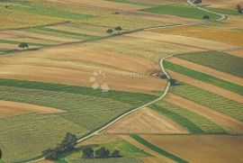 ZEMLJIŠTE STUPNIK - IND. ZONA - 60%-OD PARCELE DO HALE, Stupnik, Γη