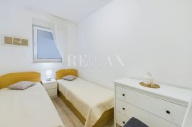 Dramalj - stan sa ograđenom okućnicom, Crikvenica, Appartement