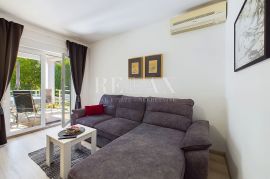 Dramalj - stan sa ograđenom okućnicom, Crikvenica, Apartamento