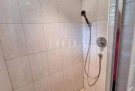 Punat - stan na top lokaciji 100 m od mora!, Punat, Appartment