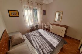 Punat - stan na top lokaciji 100 m od mora!, Punat, Appartment