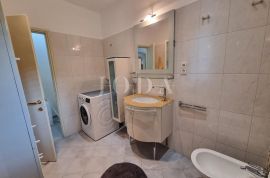 Punat - stan na top lokaciji 100 m od mora!, Punat, Appartment