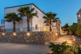 Villa s bazenom i pogledom na more - otok Krk, Krk, بيت