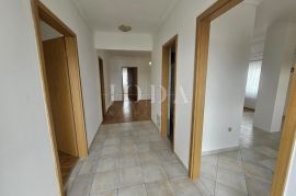 Prostrani stan, idealan za život!, Krk, Apartamento