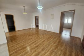 Prostrani stan, idealan za život!, Krk, Appartement