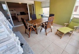 Otok Krk! Prostrani apartman 100 m do mora!, Dobrinj, Appartement