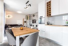 Trogir, prekrasan dvosoban stan kompletno namješten, Trogir, Apartamento