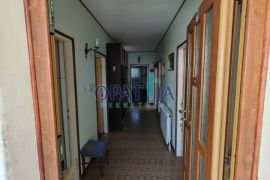 Matulji, Bregi, samostojeća kuća s dva odvojena stana, Matulji, House