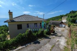 Matulji, Bregi, samostojeća kuća s dva odvojena stana, Matulji, House