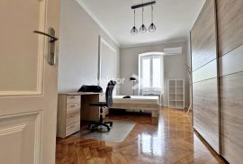 Centar, stan s pogledom na kazalište i park, Rijeka, Apartamento