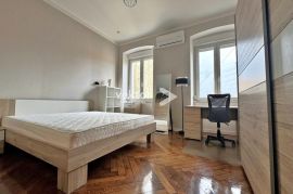 Centar, stan s pogledom na kazalište i park, Rijeka, Apartamento