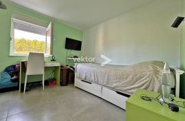 Saršoni,stan s velikom terasom i okućnicom, Viškovo, Appartement