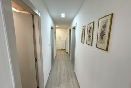 Stan sa prostranom terasom, Pula, Istra, Pula, Apartamento