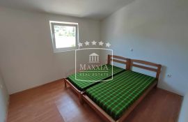 Kruševo - kuća sa 3 apartmana novija gradnja! 195000€, Obrovac, Σπίτι