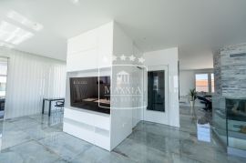 Sukošan - prestižna villa uz more 586m2 s bazenom! Exclusive! 2 500 000 EUR, Sukošan, Casa