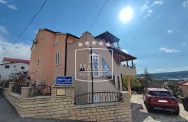 Kruševo - kvalitetna kuća sa velikim dvorištem, otvoren pogled na more! 430000€, Obrovac, Casa