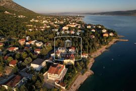 Starigrad - vrlo kvalitetan objekt par metara od mora i plaže! 620000€, Starigrad, Kuća