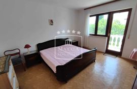 Starigrad - vrlo kvalitetan objekt par metara od mora i plaže! 620000€, Starigrad, House