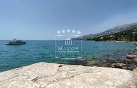 Starigrad - vrlo kvalitetan objekt par metara od mora i plaže! 620000€, Starigrad, Kuća